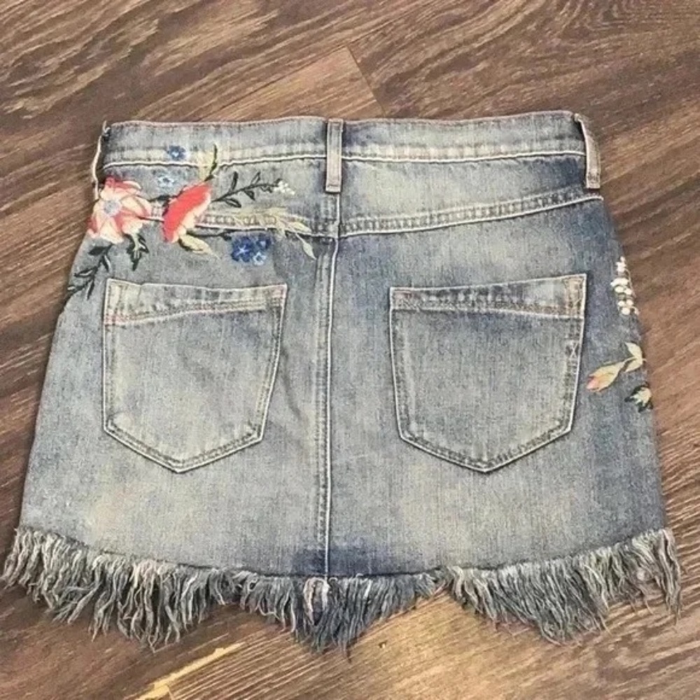 ❄️ Express | Denim Boho Embroidered Mini Skirt Size 0 - Picture 8 of 12